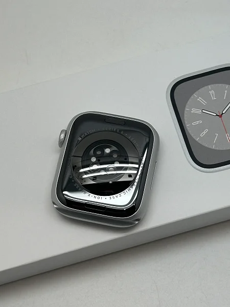 Apple Watch Series 8 GPS 45mm Aluminium Case with Silver/White Sport Band M/L (MP6Q3)