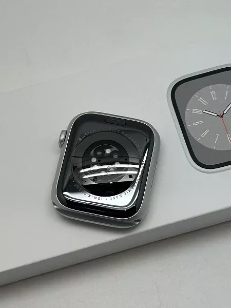 Apple Watch Series 8 GPS 45mm Aluminium Case with Silver/White Sport Band M/L (MP6Q3)
