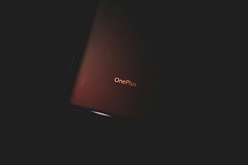 OnePlus 15 — раскрыта емкость аккумулятора