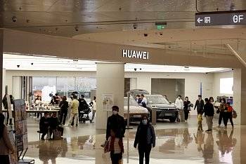 Huawei пока не планирует выпускать компактные телефоны