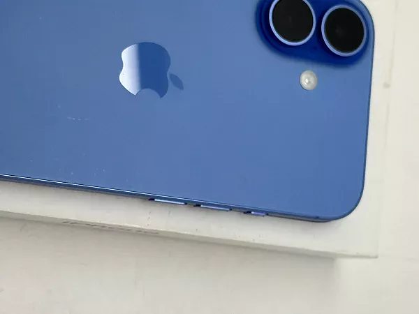 Apple iPhone 16 128ГБ Ultramarine (Синий) Sim+eSim