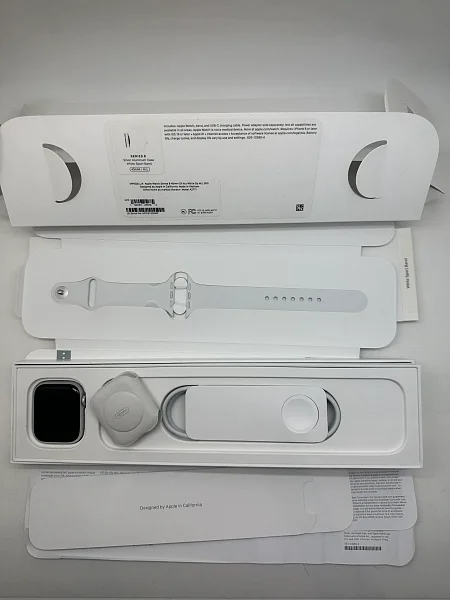 Apple Watch Series 8 GPS 45mm Aluminium Case with Silver/White Sport Band M/L (MP6Q3)