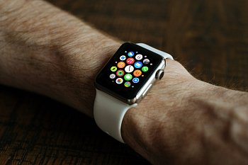 Смарт-часы Apple Watch SE 3: дают почти все, чего хочется от носимого гаджета