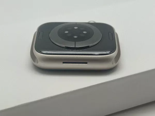Apple Watch Series 8 GPS 45mm Aluminium Case with Starlight Sport Band M/L (MNUQ3)