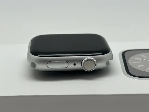 Apple Watch Series 8 GPS 45mm Aluminium Case with Silver/White Sport Band M/L (MP6Q3)