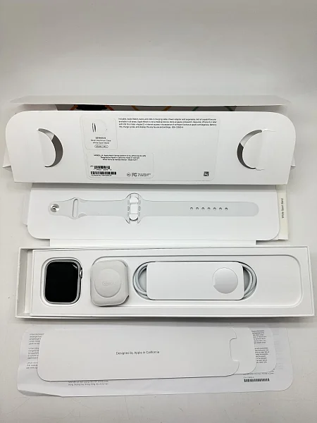Apple Watch Series 8 GPS 45mm Aluminium Case with Silver/White Sport Band M/L (MP6Q3)