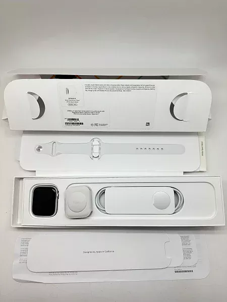 Apple Watch Series 8 GPS 45mm Aluminium Case with Silver/White Sport Band M/L (MP6Q3)