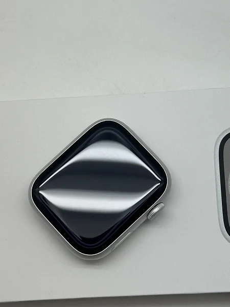 Apple Watch Series 8 GPS 45mm Aluminium Case with Silver/White Sport Band M/L (MP6Q3)
