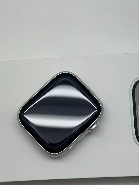 Apple Watch Series 8 GPS 45mm Aluminium Case with Silver/White Sport Band M/L (MP6Q3)