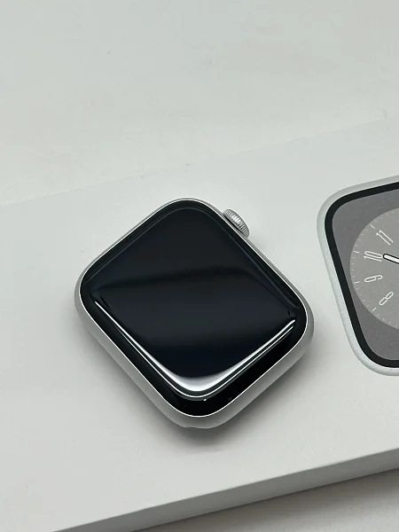 Apple Watch Series 8 GPS 45mm Aluminium Case with Silver/White Sport Band M/L (MP6Q3)