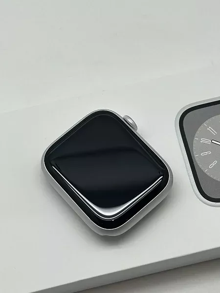 Apple Watch Series 8 GPS 45mm Aluminium Case with Silver/White Sport Band M/L (MP6Q3)