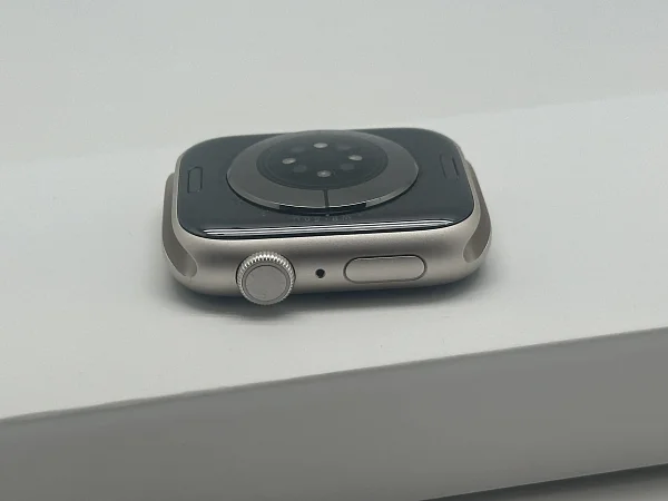Apple Watch Series 8 GPS 45mm Aluminium Case with Starlight Sport Band M/L (MNUQ3)