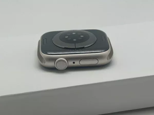 Apple Watch Series 8 GPS 45mm Aluminium Case with Starlight Sport Band M/L (MNUQ3)