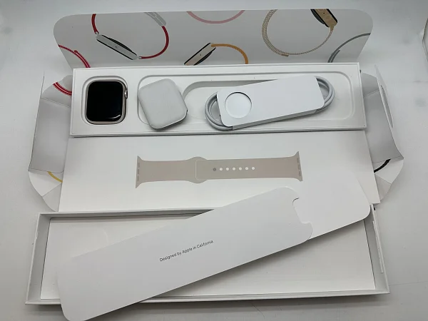 Apple Watch Series 8 GPS 45mm Aluminium Case with Starlight Sport Band M/L (MNUQ3)