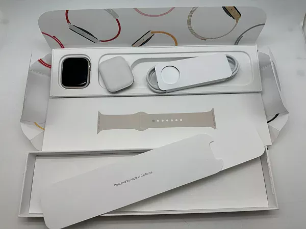 Apple Watch Series 8 GPS 45mm Aluminium Case with Starlight Sport Band M/L (MNUQ3)