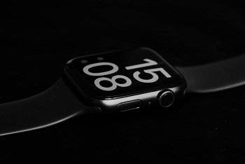 Часы Apple Watch Series 4 признаны устаревшими