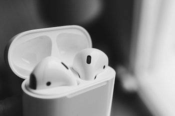 Apple, возможно, работает над наушниками со встроенными камерами