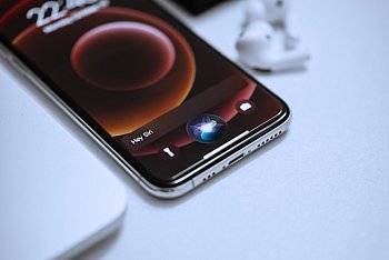 Apple работает над новой версией Siri