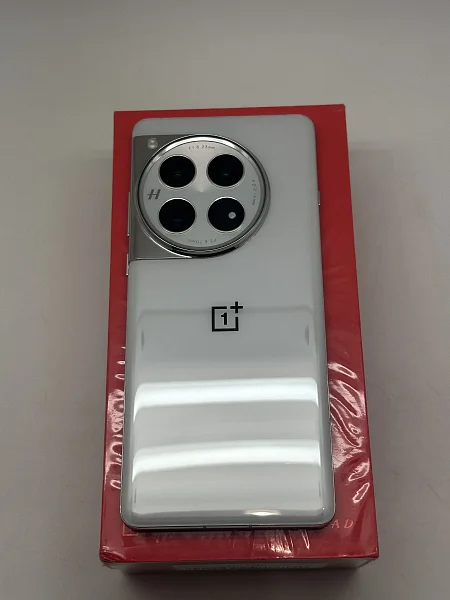 OnePlus 12 24/1Tb White (CN) (Белый) 2Sim