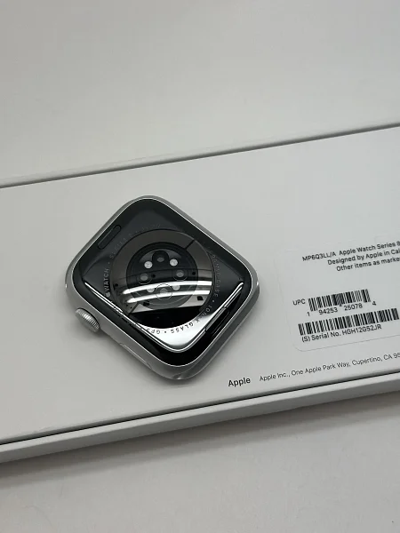 Apple Watch Series 8 GPS 45mm Aluminium Case with Silver/White Sport Band M/L (MP6Q3)