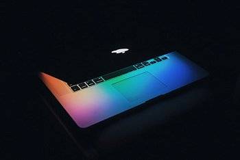 Apple работает над складным ноутбуком (слух)
